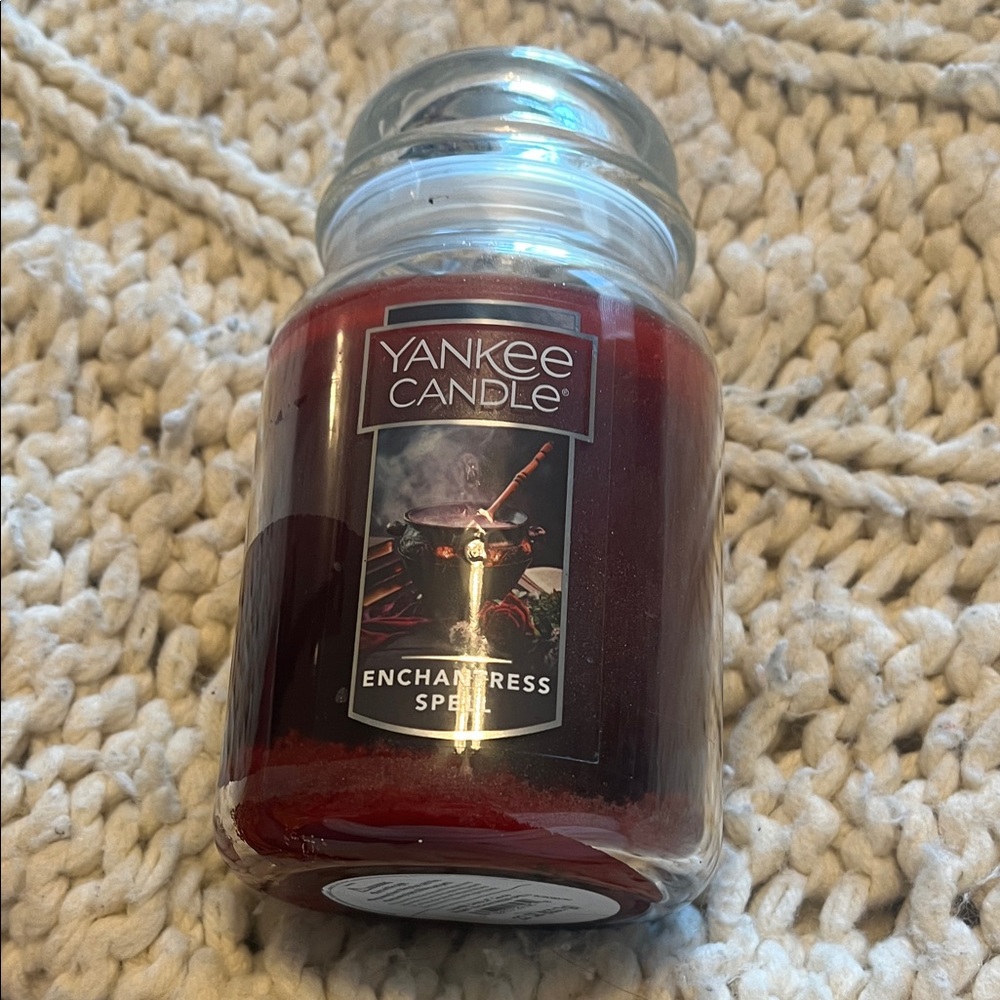 Yankee Candle Deep Red Enchantress Jar Candle